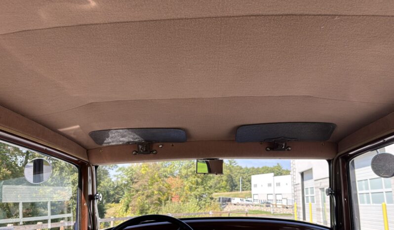 
								1932 Ford Model 18 Deluxe Tudor Sedan full									