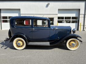 1932 Ford Model 18 Deluxe Tudor Sedan