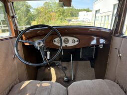 
										1932 Ford Model 18 Deluxe Tudor Sedan full									