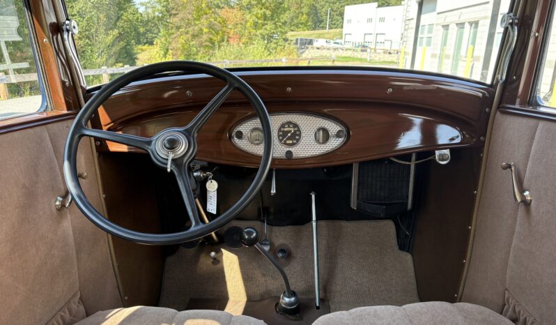 
								1932 Ford Model 18 Deluxe Tudor Sedan full									