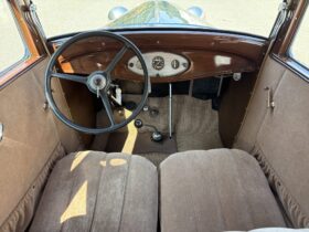 1932 Ford Model 18 Deluxe Tudor Sedan