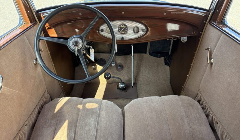 
								1932 Ford Model 18 Deluxe Tudor Sedan full									