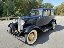1932 Ford Model 18 Deluxe Tudor Sedan 2