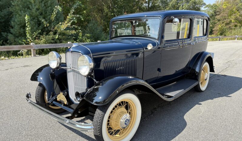 1932 Ford Model 18 Deluxe Tudor Sedan 1