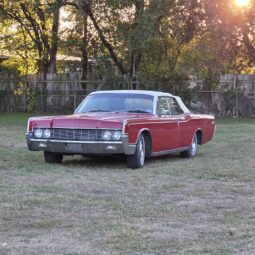 
										1967 Lincoln Continental Convertible full									