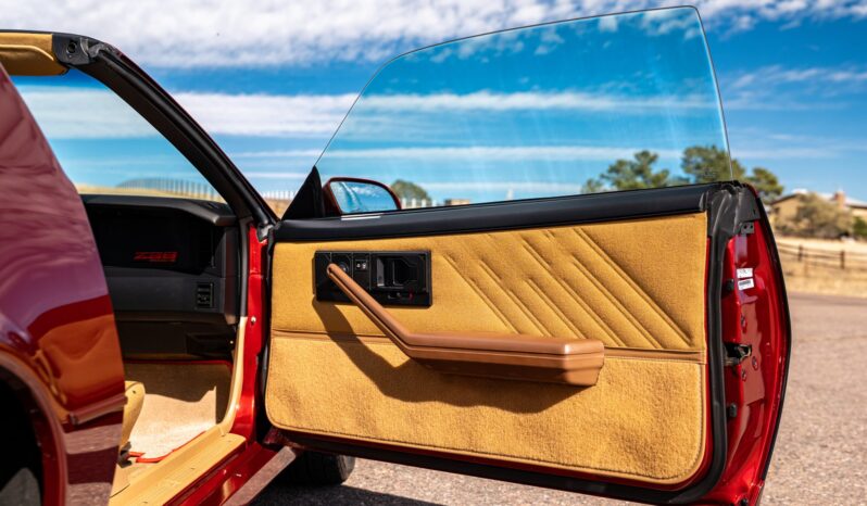 
								1987 Chevrolet Camaro Z28 IROC-Z full									