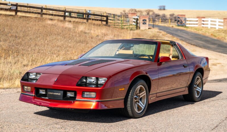 
								1987 Chevrolet Camaro Z28 IROC-Z full									
