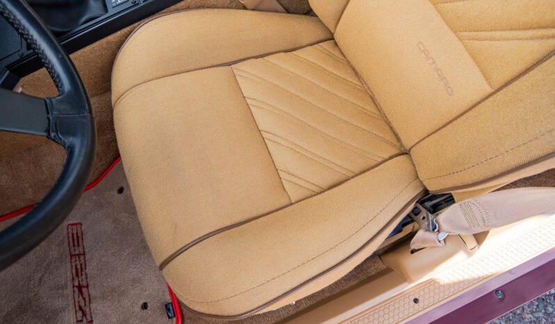 
								1987 Chevrolet Camaro Z28 IROC-Z full									