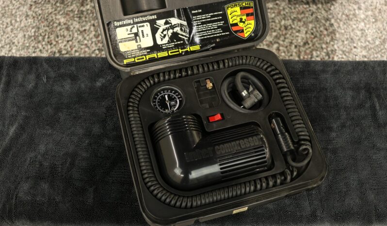 
								1983 Porsche 911 Turbo full									