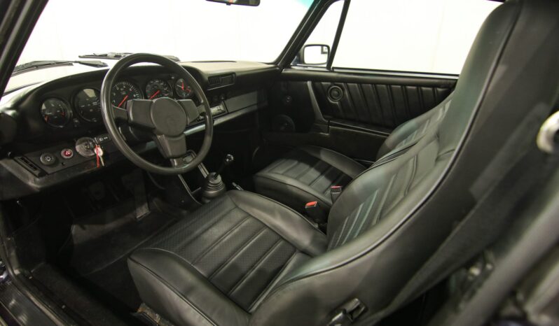
								1983 Porsche 911 Turbo full									