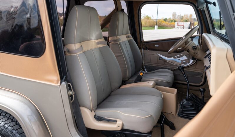 
								1991 Jeep Wrangler Sahara 4.0L 5-Speed full									