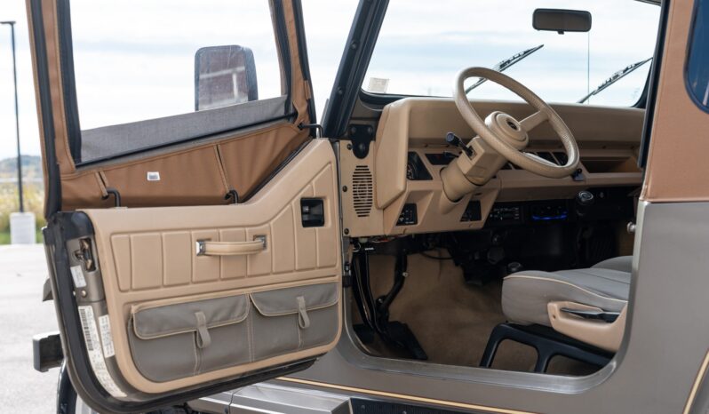 
								1991 Jeep Wrangler Sahara 4.0L 5-Speed full									