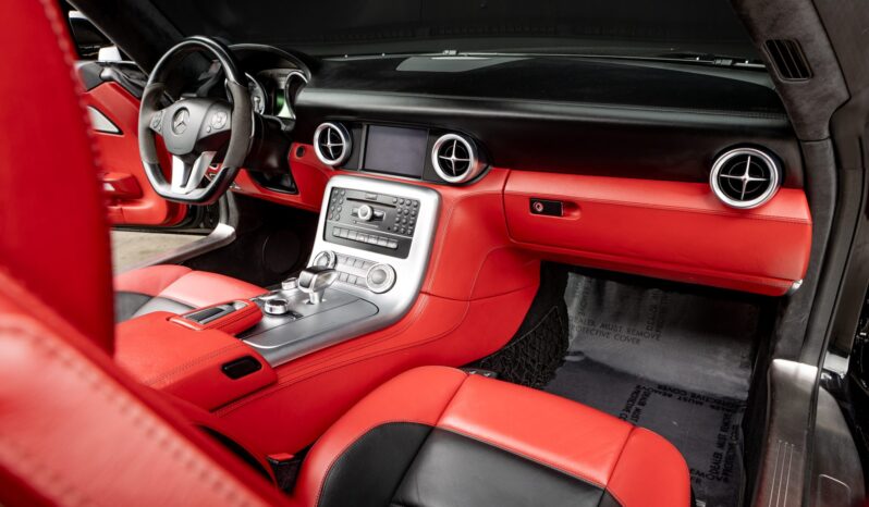 
								2012 Mercedes-Benz SLS AMG Roadster full									