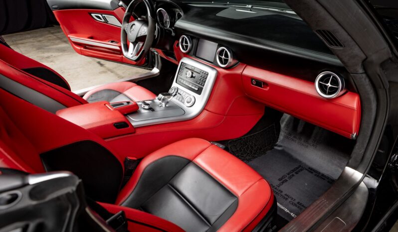 
								2012 Mercedes-Benz SLS AMG Roadster full									