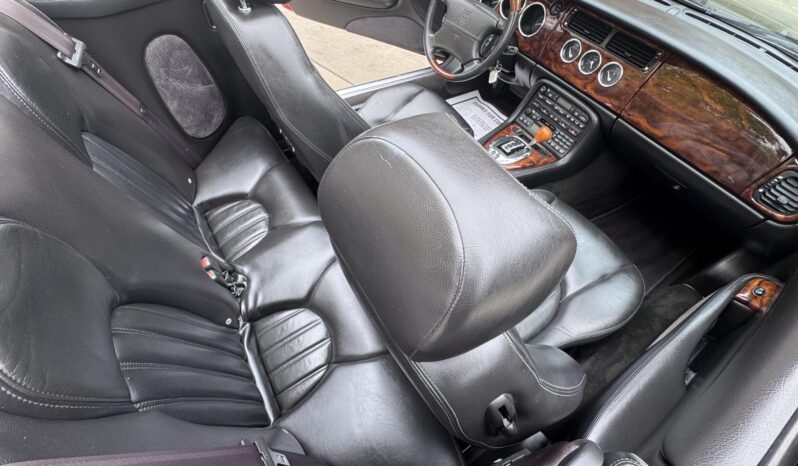 
								2005 Jaguar XK8 Convertible full									