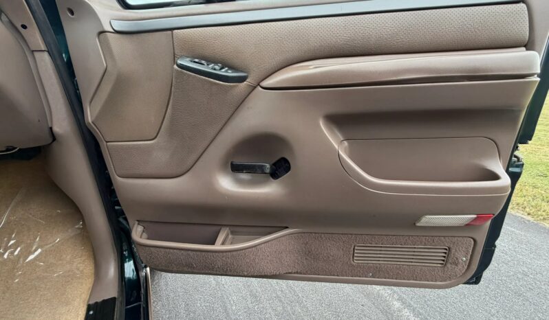 
								1995 Ford Bronco XLT full									