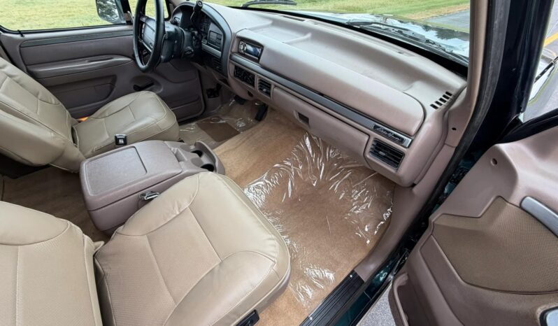 
								1995 Ford Bronco XLT full									