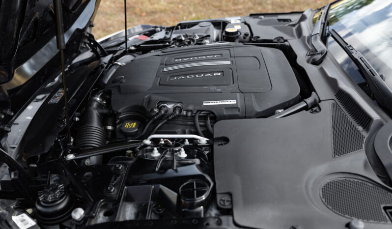 
								2015 Jaguar F-Type R Coupe full									