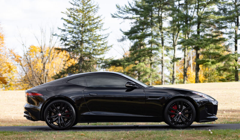 
								2015 Jaguar F-Type R Coupe full									