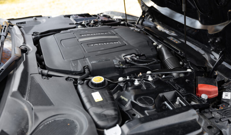 
								2015 Jaguar F-Type R Coupe full									