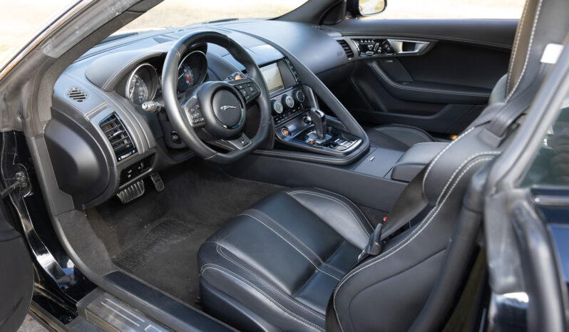 
								2015 Jaguar F-Type R Coupe full									