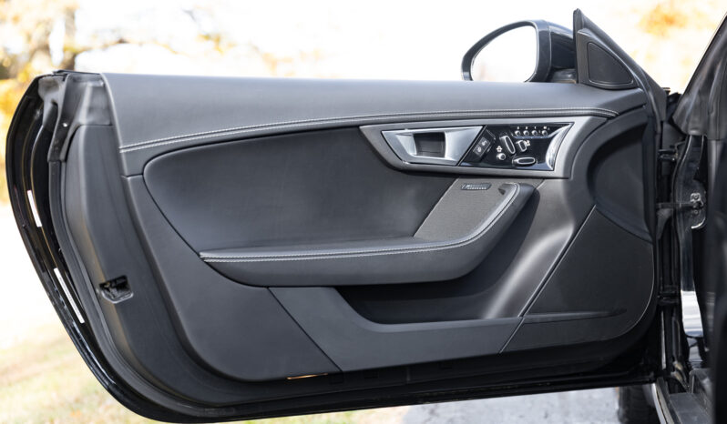 
								2015 Jaguar F-Type R Coupe full									