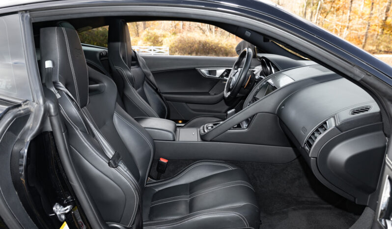 
								2015 Jaguar F-Type R Coupe full									