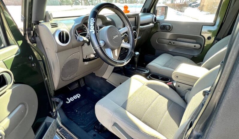 
								2009 Jeep Wrangler Sahara 3.8L full									