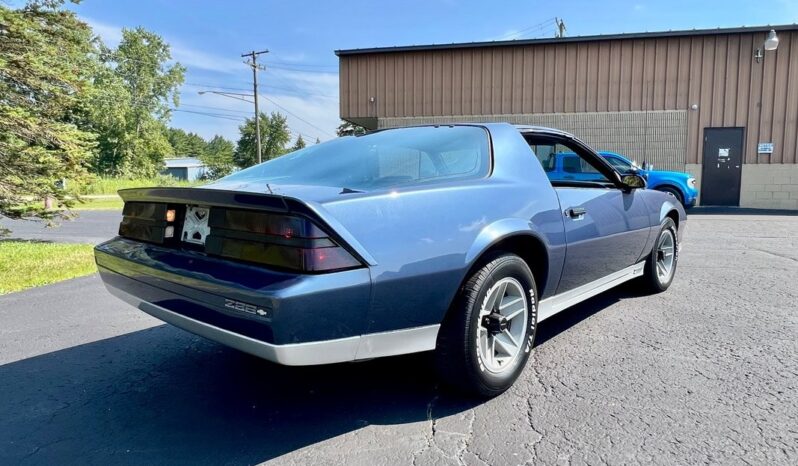 
								1984 Chevrolet Camaro Hatchback 5.0 full									