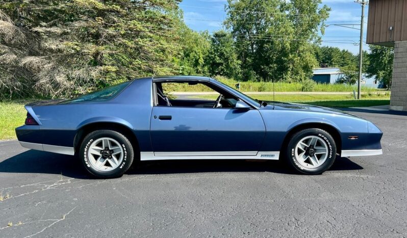 
								1984 Chevrolet Camaro Hatchback 5.0 full									