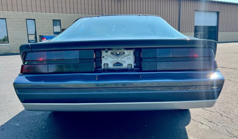 
								1984 Chevrolet Camaro Hatchback 5.0 full									