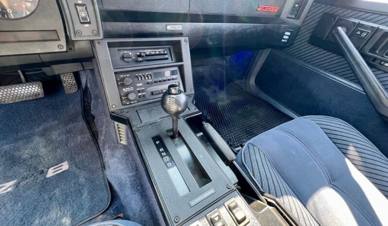 
								1984 Chevrolet Camaro Hatchback 5.0 full									