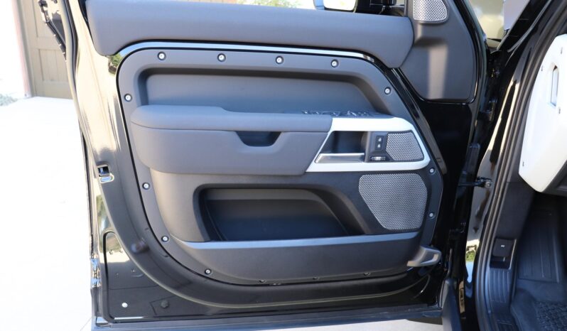 								2023 Land Rover Defender 130 Trophy Edition full									