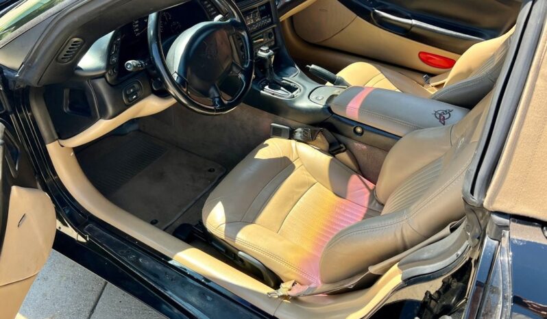 								2001 Chevrolet Corvette Convertible 5.7L full									