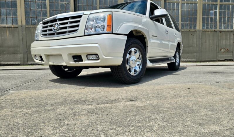 
								2004 Cadillac Escalade 6.0 Liter V8 full									