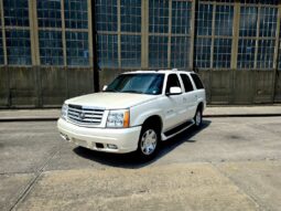 
										2004 Cadillac Escalade 6.0 Liter V8 full									