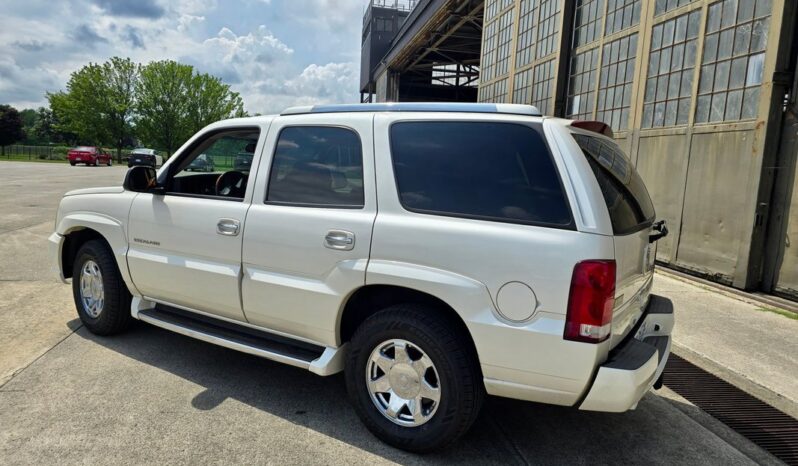 
								2004 Cadillac Escalade 6.0 Liter V8 full									