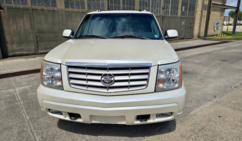 
								2004 Cadillac Escalade 6.0 Liter V8 full									