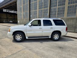 
										2004 Cadillac Escalade 6.0 Liter V8 full									