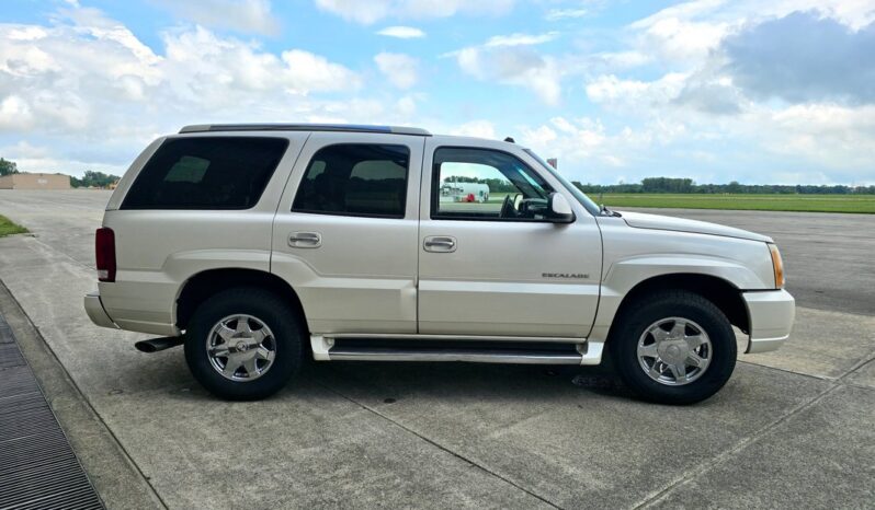 
								2004 Cadillac Escalade 6.0 Liter V8 full									