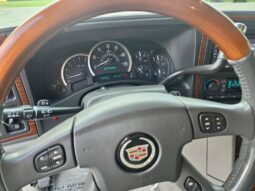 
										2004 Cadillac Escalade 6.0 Liter V8 full									