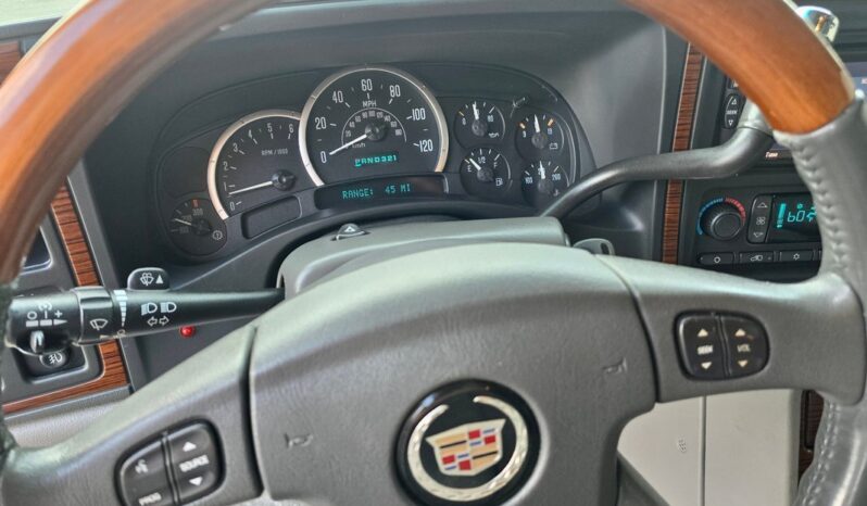 
								2004 Cadillac Escalade 6.0 Liter V8 full									