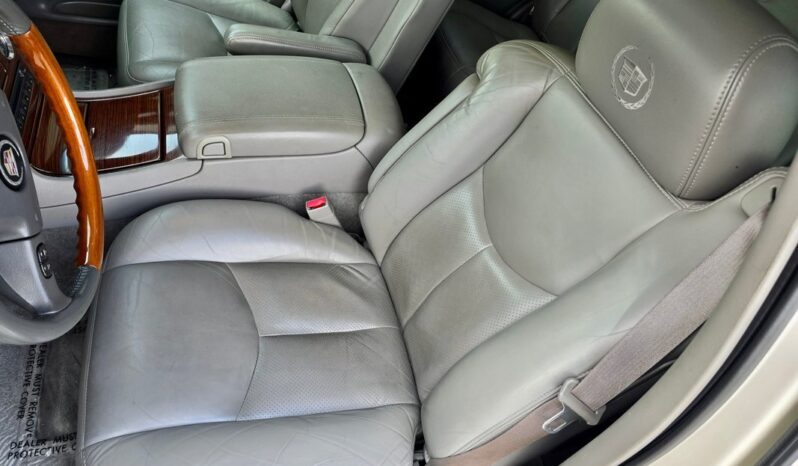 
								2004 Cadillac Escalade 6.0 Liter V8 full									