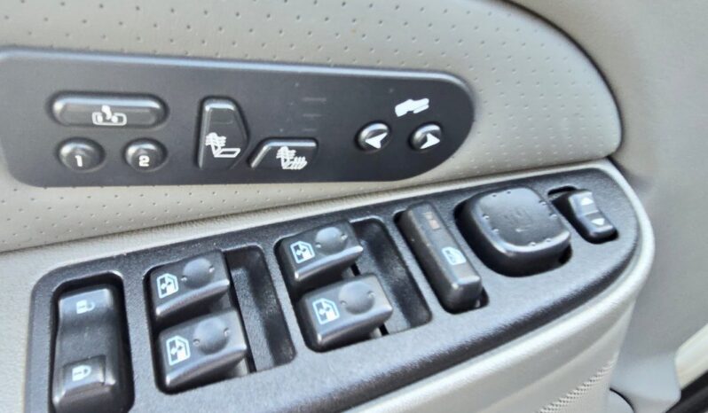 
								2004 Cadillac Escalade 6.0 Liter V8 full									