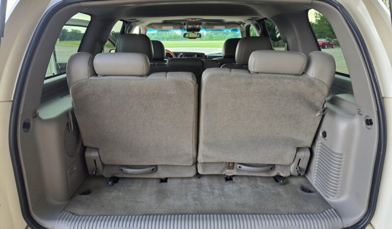 
								2004 Cadillac Escalade 6.0 Liter V8 full									