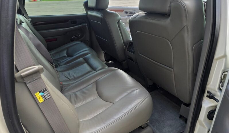 
								2004 Cadillac Escalade 6.0 Liter V8 full									