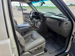 
										2004 Cadillac Escalade 6.0 Liter V8 full									
