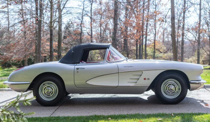 
								1959 Chevrolet Corvette 4-Speed full									