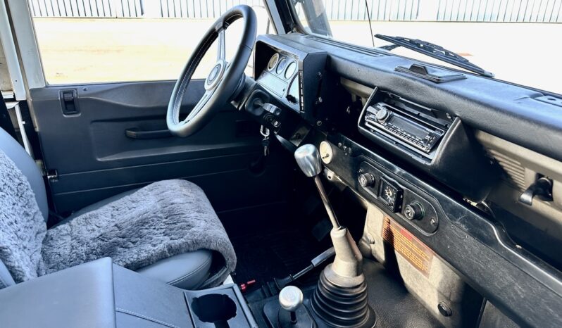 
								1994 Land Rover Defender 90 200Tdi 5-Speed full									