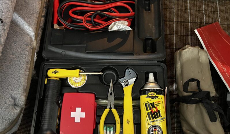 
								1974 BMW 3.0CS 5-Speed full									